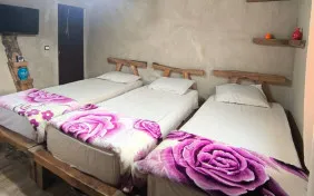 اتاق سه نفره تلکا(کف خواب) (اقامت بدون صبحانه)