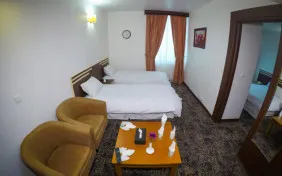 سوئیت یک خوابه چهار نفره (اقامت با صبحانه)