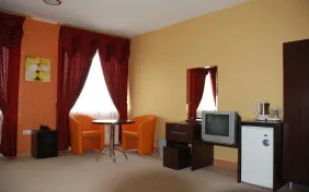 اتاق دو تخته دبل (یک نورگیر کوچک) (اقامت با صبحانه)