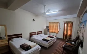 سوئیت چهارتخته بالکن دار رو به جنگل (اقامت با صبحانه)