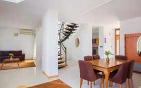 آپارتمان تریپلکس دو خوابه پنج نفره باغ (اقامت با صبحانه)