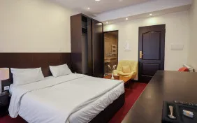 اتاق دوتخته دبل رو به باغ (اقامت باصبحانه)