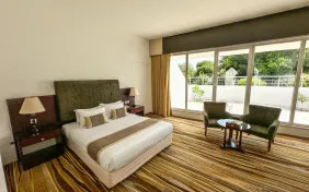 کابانا دوتخته محوطه(رو به باغ) (اقامت با صبحانه)