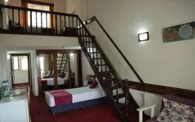 سوئیت دوبلكس برای سه نفر+یک کاناپه تخت شو (اقامت با صبحانه)