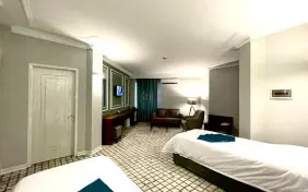 سوئیت پنج نفره (اقامت با صبحانه)