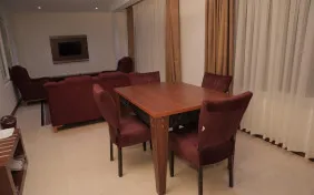 سوئیت شش نفره (اقامت با صبحانه)