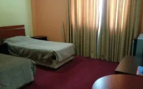 اتاق دو تخته توئین (یک نورگیر کوچک) (اقامت با صبحانه)