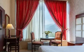 اتاق دو تخته استاندارد روبه محوطه (اقامت با صبحانه)