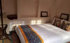 اتاق سه تخته حیاط شمس (اقامت با صبحانه)