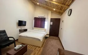 سوئیت یکخوابه دوتخته داخل محوطه (اقامت با صبحانه)