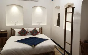 اتاق دوتخته برای یک نفر (اقامت با صبحانه)