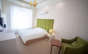 اتاق دونفره دبل رو به کوه (اقامت با صبحانه)