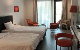 دو تخته توئین رو به کوه (اقامت با صبحانه)