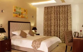 سوئیت جونیور پلاس چهارتخته (اقامت با صبحانه)