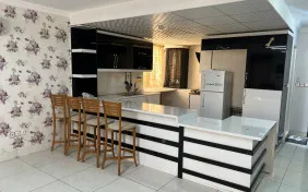 آپارتمان دوخوابه پنج تخته (اقامت با صبحانه)