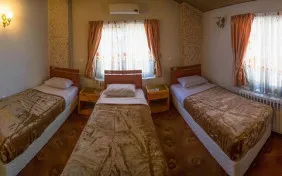 ویلا یک خوابه سه تخته (اقامت با صبحانه)