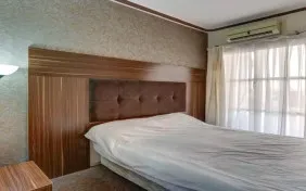 اتاق یک تخته معمولی (اقامت بدون صبحانه)