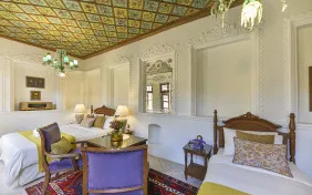 اتاق سه تخته طاووس(تریپل شاه نشین) (اقامت باصبحانه)