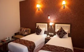 دو تخته توئین اکونومی (رو به جاده) (اقامت با صبحانه)