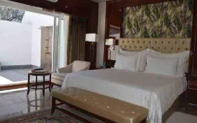 کابانا دو نفره حمام سانروف در محوطه باغ (اقامت با صبحانه)