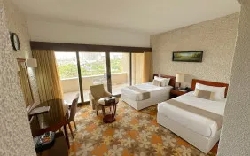 اتاق سه تخته رو به جزیره (اقامت با صبحانه)