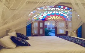 اتاق دو تخته دبل VIP (حیاط حوض خانه) (اقامت با صبحانه)