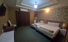 اتاق سه تخته (اقامت با صبحانه)