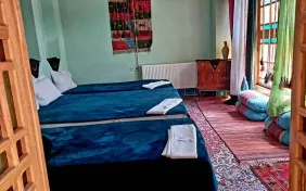 اتاق چهار تخته (اقامت با صبحانه)