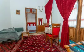 سوئیت دو نفره رویال (116)(هفت پله به سمت بالا) (اقامت با صبحانه)