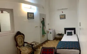 اتاق یک تخته زمرد (اقامت با صبحانه)