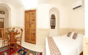 سوئیت دوتخته دبل پایین (اقامت باصبحانه)