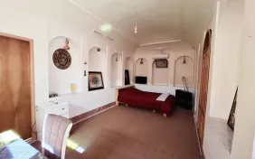 اتاق دوتخته دبل طاقچه(سرویس بهداشتی خارج ازاتاق) (اقامت بدون صبحانه)