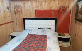 سوئیت شقایق سه نفره (یک تخت دونفره +سرویس کف خواب) (اقامت با صبحانه)