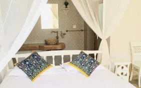 اتاق دو تخته دبل (حیاط اصلی) (اقامت با صبحانه)