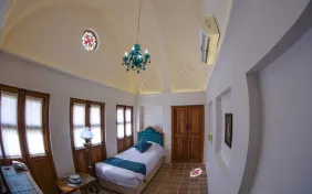 اتاق یک تخته 115 (اقامت با صبحانه)