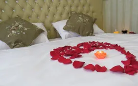 دوتخته دبل لوکس (اقامت با صبحانه)