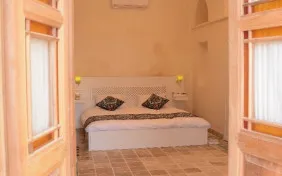 اتاق دو تخته برای یک نفر (اقامت با صبحانه)