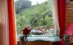 سوئیت دو خوابه پنج نفره طبقه چهارم (اقامت با صبحانه)