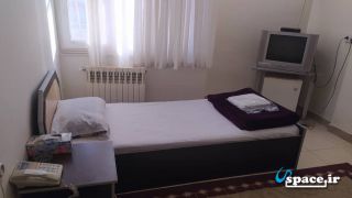 اتاق یک تخته دارای سرویس بهداشتی اختصاصی (طبقه اول)