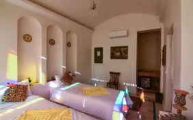 اتاق دوتخته زنبق (اقامت با صبحانه)