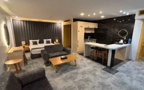 سوئیت دوتختهvip طبقه20 (اقامت با صبحانه)