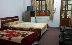 سوئیت سه تخته بالکن دار رو به جنگل ( سینگل ) (اقامت با صبحانه)