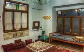 اتاق پنج نفره(یک تخته+4نفر کف خواب) (اقامت با صبحانه)