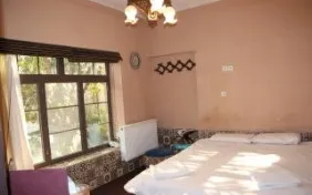 اتاق دو تخته نیما یوشیج (اقامت با صبحانه)