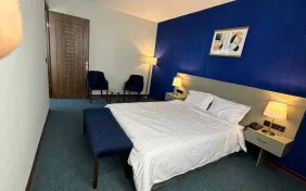 سوئیت امپریال یکخوابه سه نفره (اقامت با صبحانه)