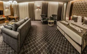 سوئیت جونیور دو نفره (اقامت با صبحانه)