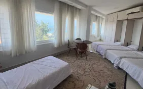 اتاق پنج تخته (سینگل) نرمال (اقامت با صبحانه)