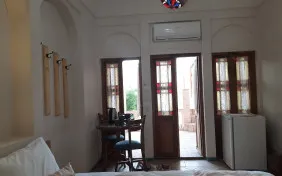 اتاق سایه (اقامت با صبحانه)