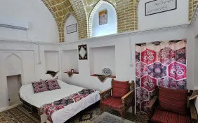 اتاق دوتخته دبل شیرین وفرهاد(بدون سرویس) (اقامت باصبحانه)