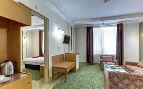 سوئیت دو خوابه چهار تخته (اقامت با صبحانه)